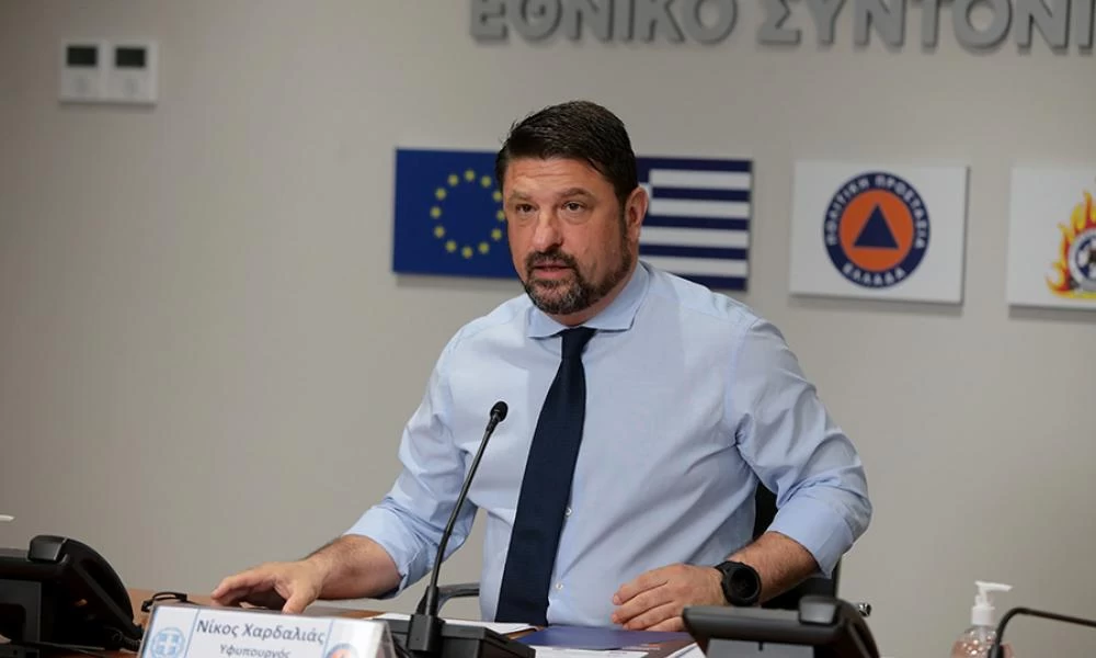 Όλα τα μέτρα που ανακοίνωσε ο Χαρδαλιάς: Περιορισμοί στη λειτουργία των μπαρ στην Αττική